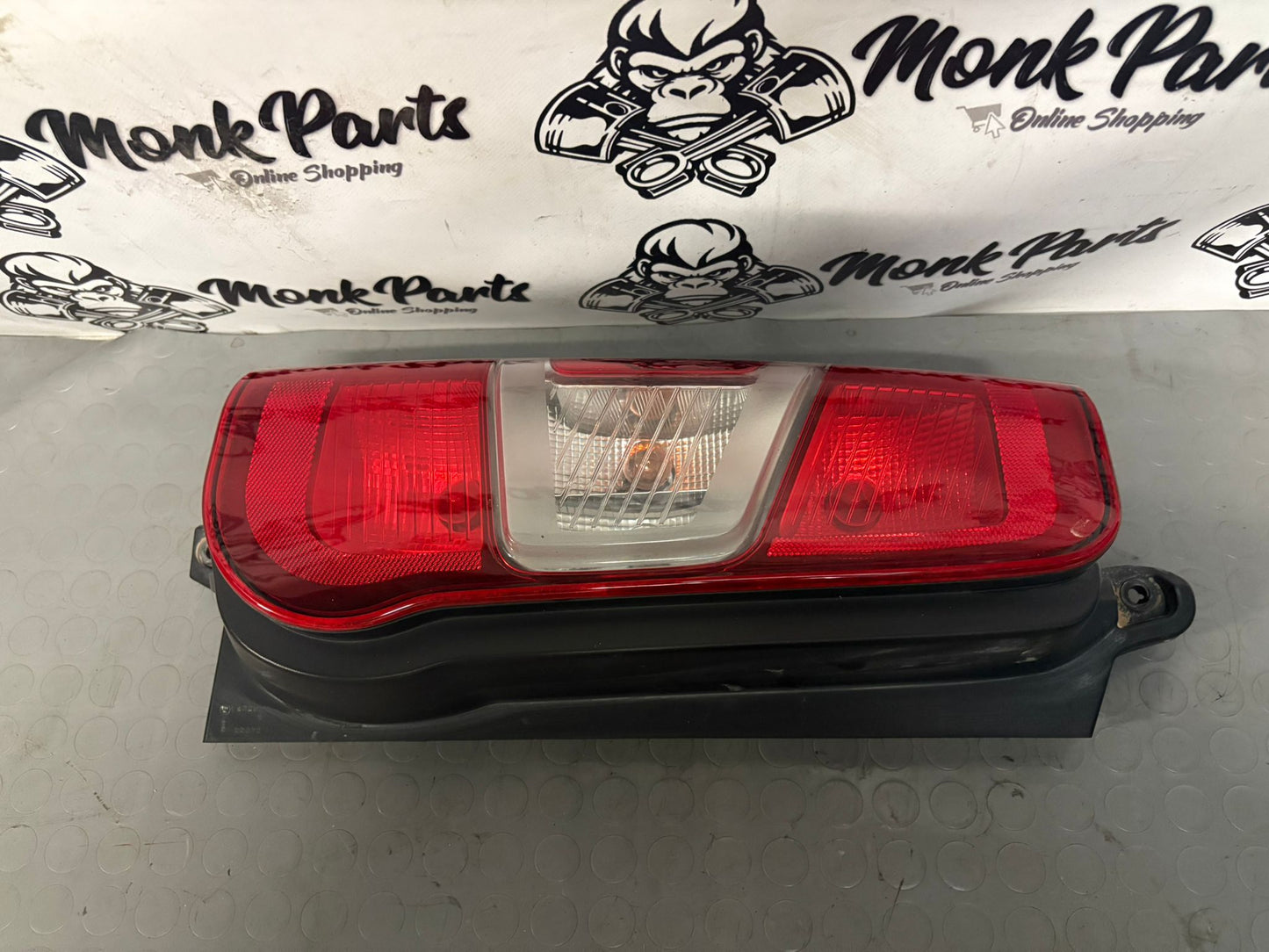 Faro trasero izquierdo PEUGEOT RIFTER 9819236880
