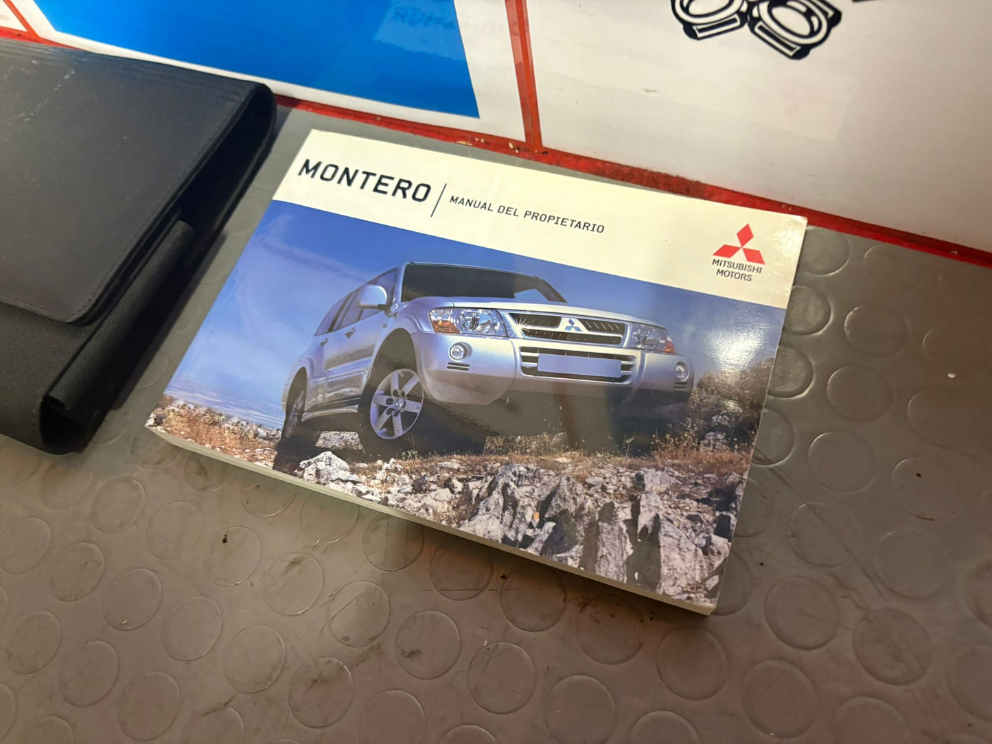 Manual propietario MITSUBISHI MONTERO Original , NUEVO