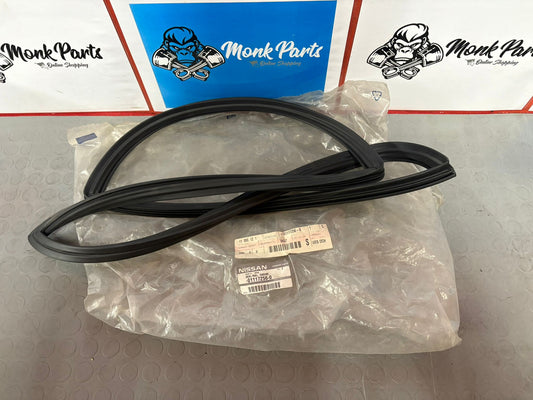 Goma compartimento motor NISSAN PATROL 01117256-0 Original , NUEVA