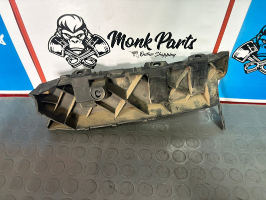 Soporte izquierdo paragolpes trasero SEAT LEON 2 1P0807393