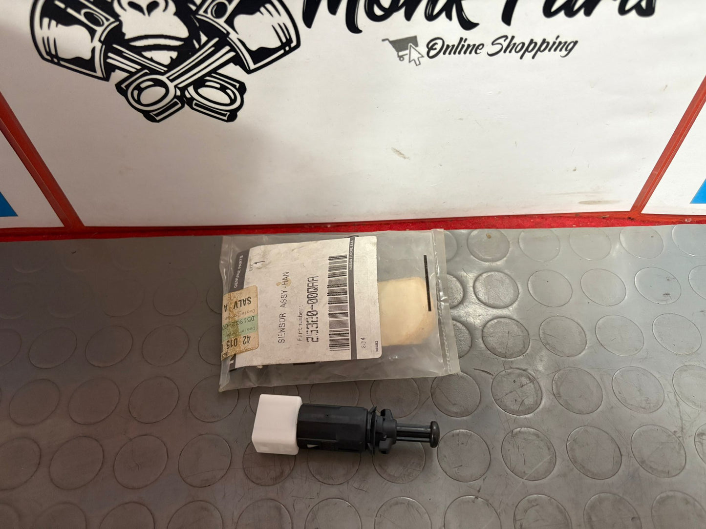Interruptor luz freno NISSAN PRIMASTAR INTERESTAR 25320-00QAA Original , NUEVO