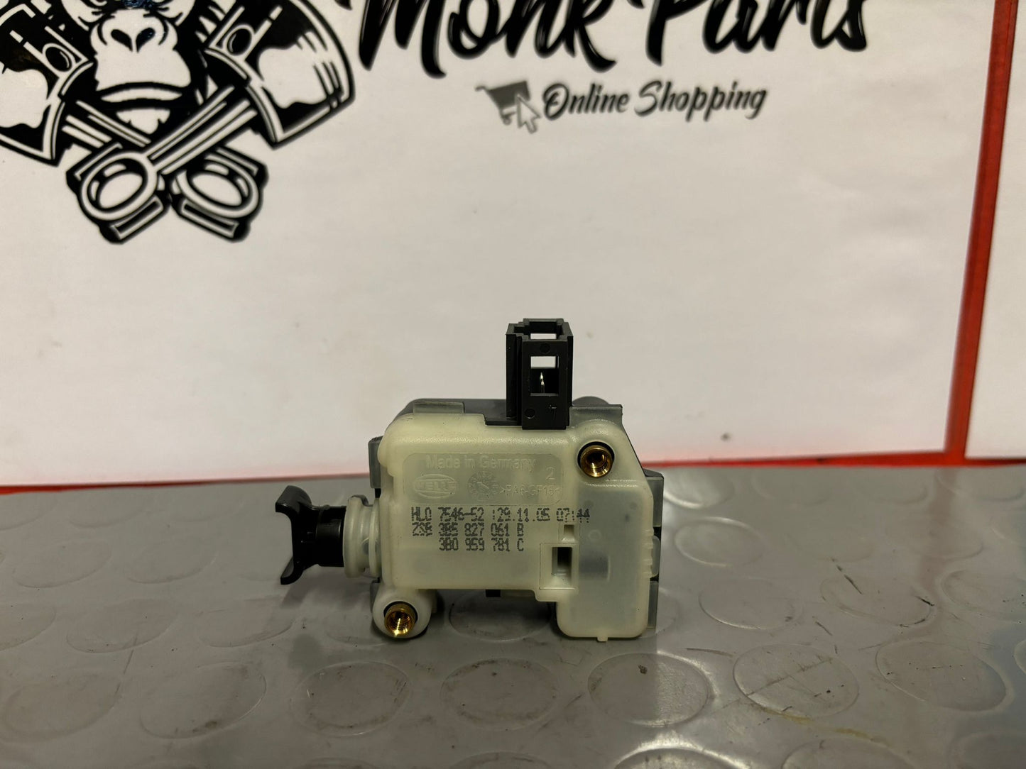 Motor cerradura portón VW TOUAREG 3B0959781C