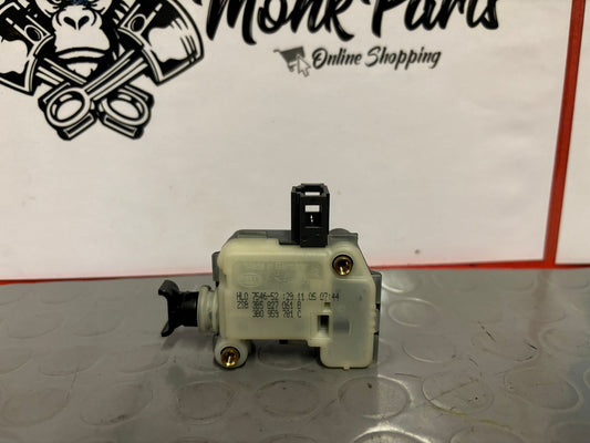 Motor cerradura portón VW TOUAREG 3B0959781C