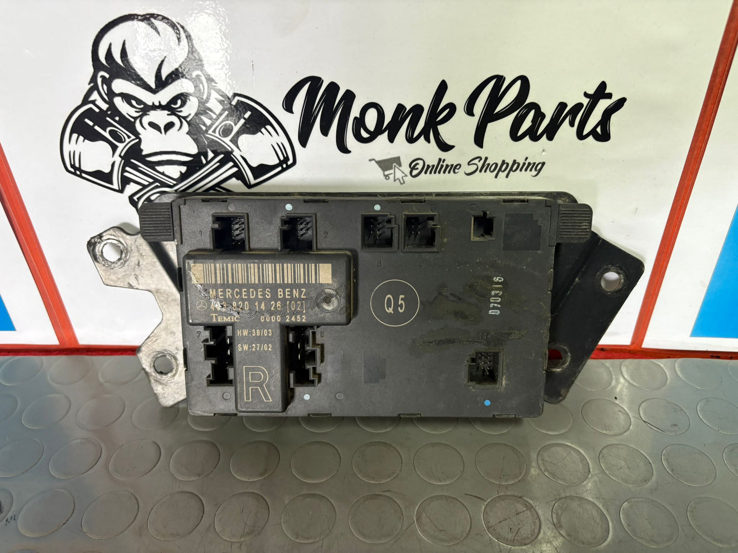 Modulo puerta delantera derecha MERCEDES G W463 4638201426