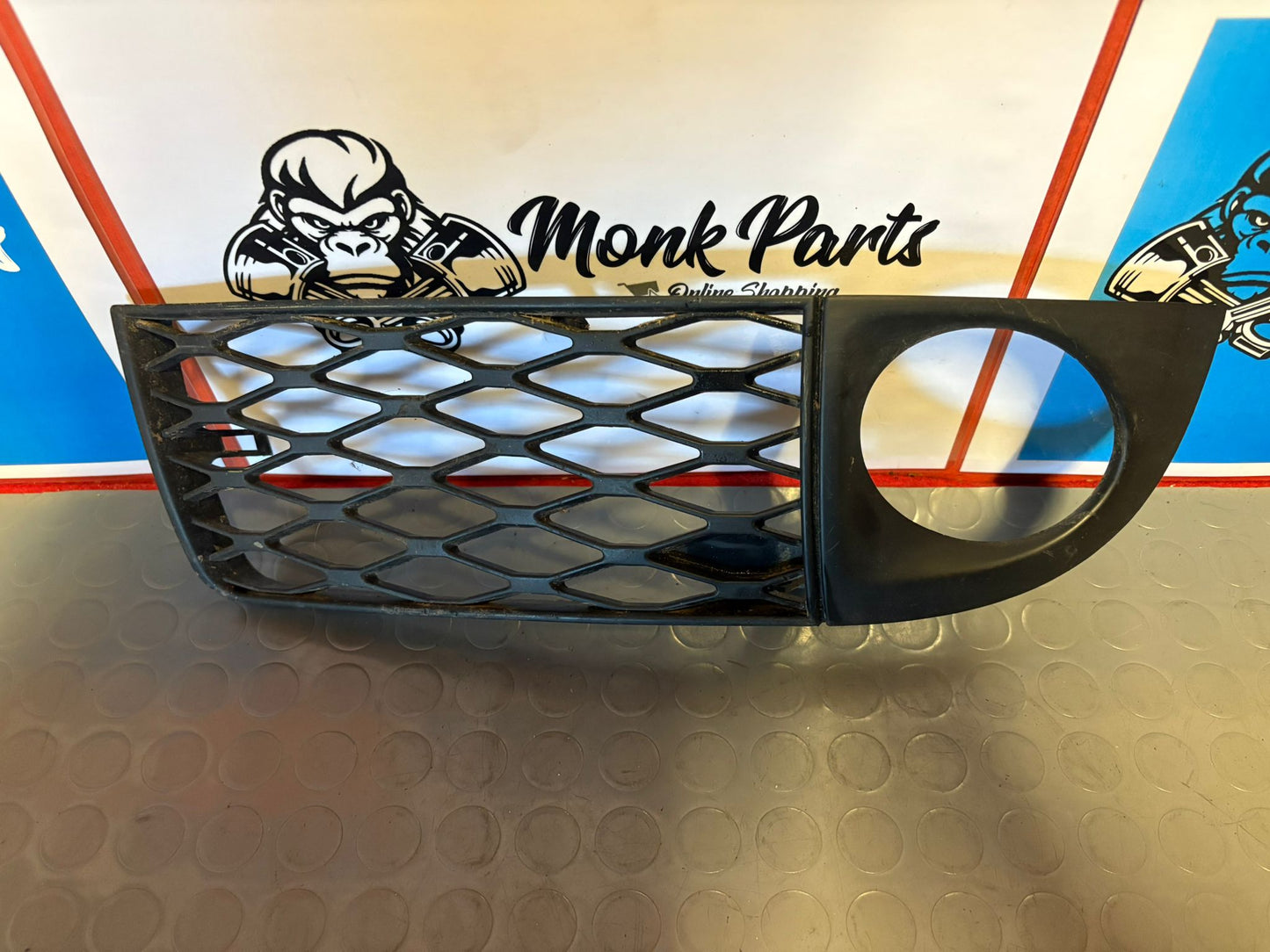 Rejilla izquierda paragolpes AUDI A6 C5 ALLROAD 4Z7807681