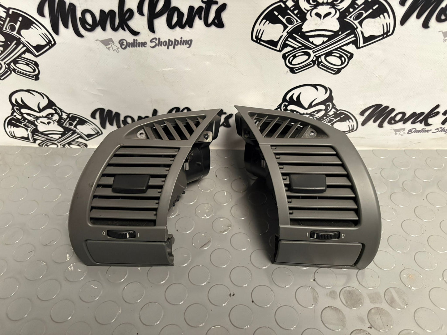 Aireadores laterales BMW Z4 E85 E86 Originales 7025632 7025631 (precio unidad)