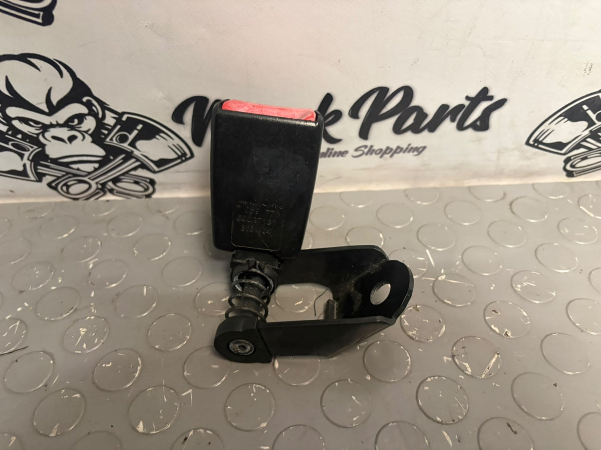 Enganche cinturon trasero izquierdo BMW SERIE 5 E60 E61 7059771