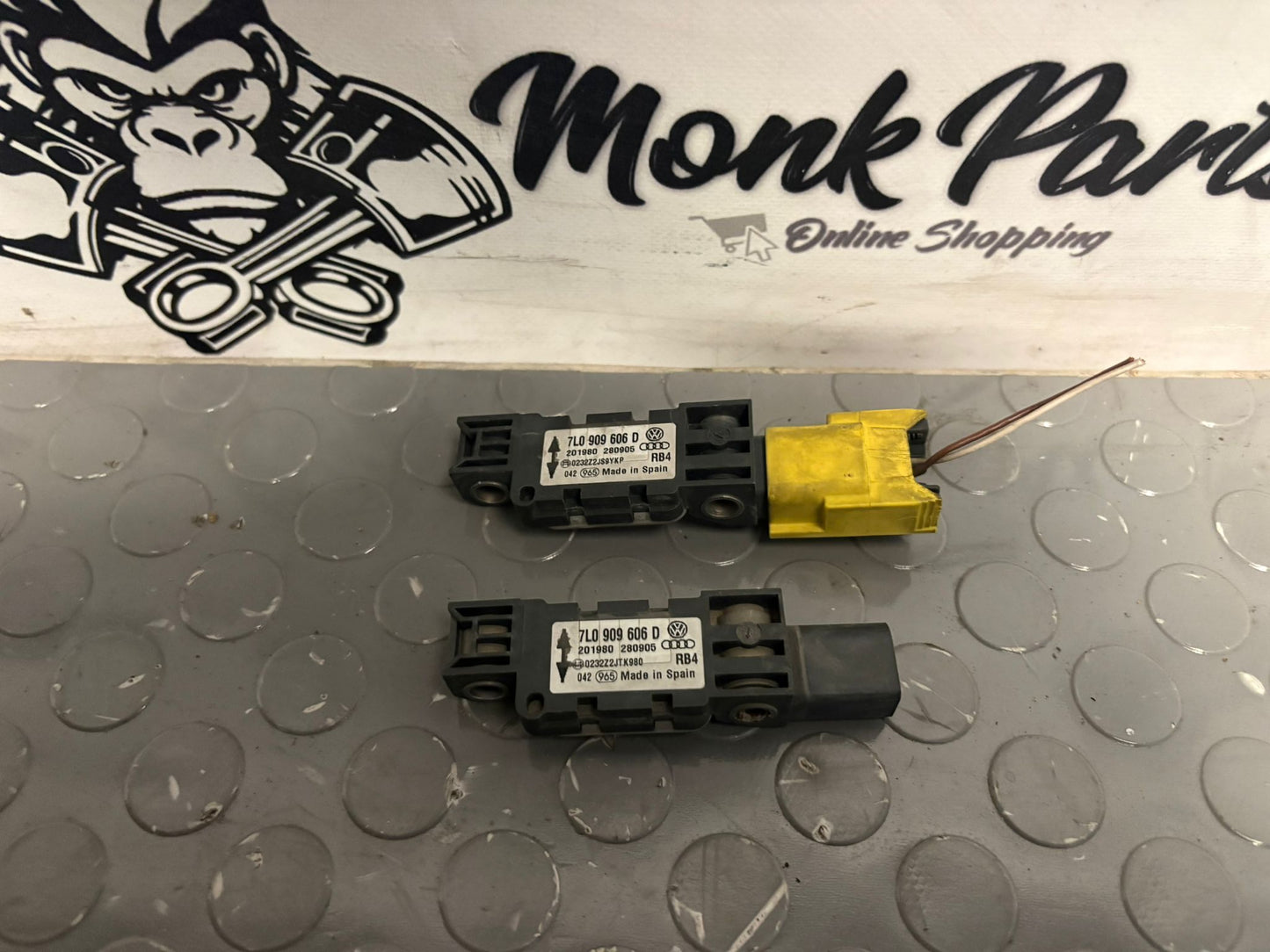 Sensor de impacto PORSCHE CAYENNE 955 7L0909606D (precio unidad)