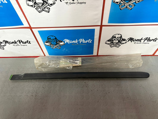 Moldura puerta trasera izquierda NISSAN PRIMERA P11 82871-2F000 Original , NUEVA