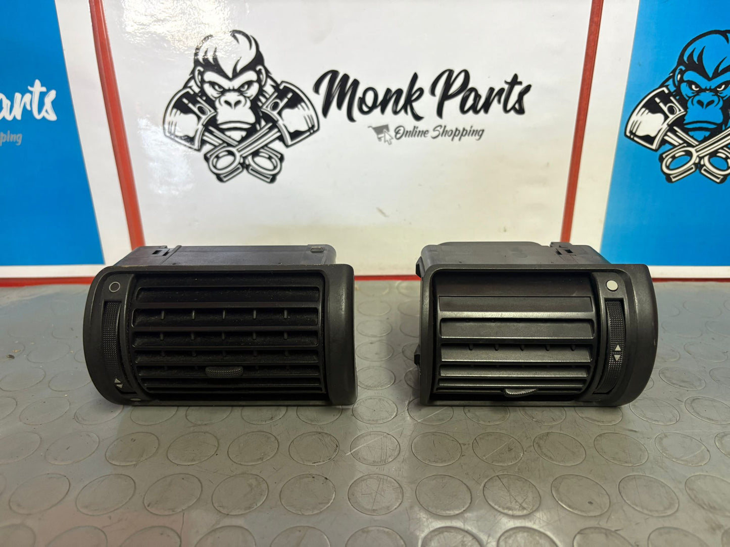 Aireadores laterales AUDI A4 B5 8D1820902 8D1820901 (precio unidad)