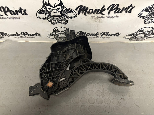 Pedal embrague PEUGEOT PARTNER III y RIFTER 9820886180