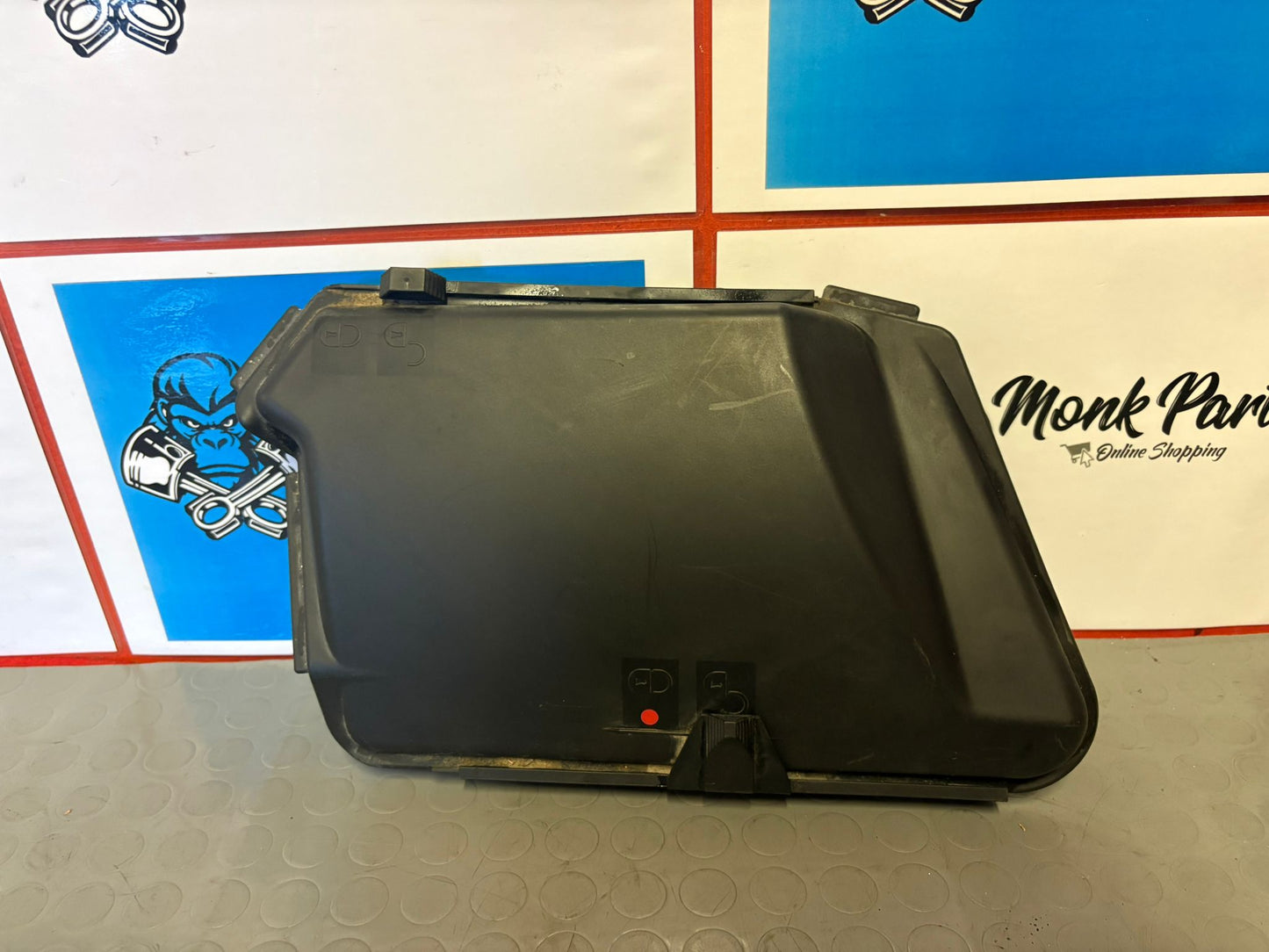 Tapa caja fusibles MERCEDES E y CLS A2115400182