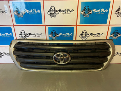 Parrilla delantera TOYOTA LAND CRUISER FJ200 2008-2011 53101-60510 (arañada)