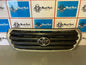 Parrilla delantera TOYOTA LAND CRUISER FJ200 2008-2011 53101-60510 (arañada)