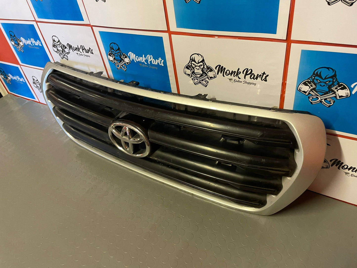 Parrilla delantera TOYOTA LAND CRUISER FJ200 2008-2011 53101-60510