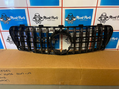 Parrilla delantera MERCDES GLA AMG W156 Negra , NUEVA