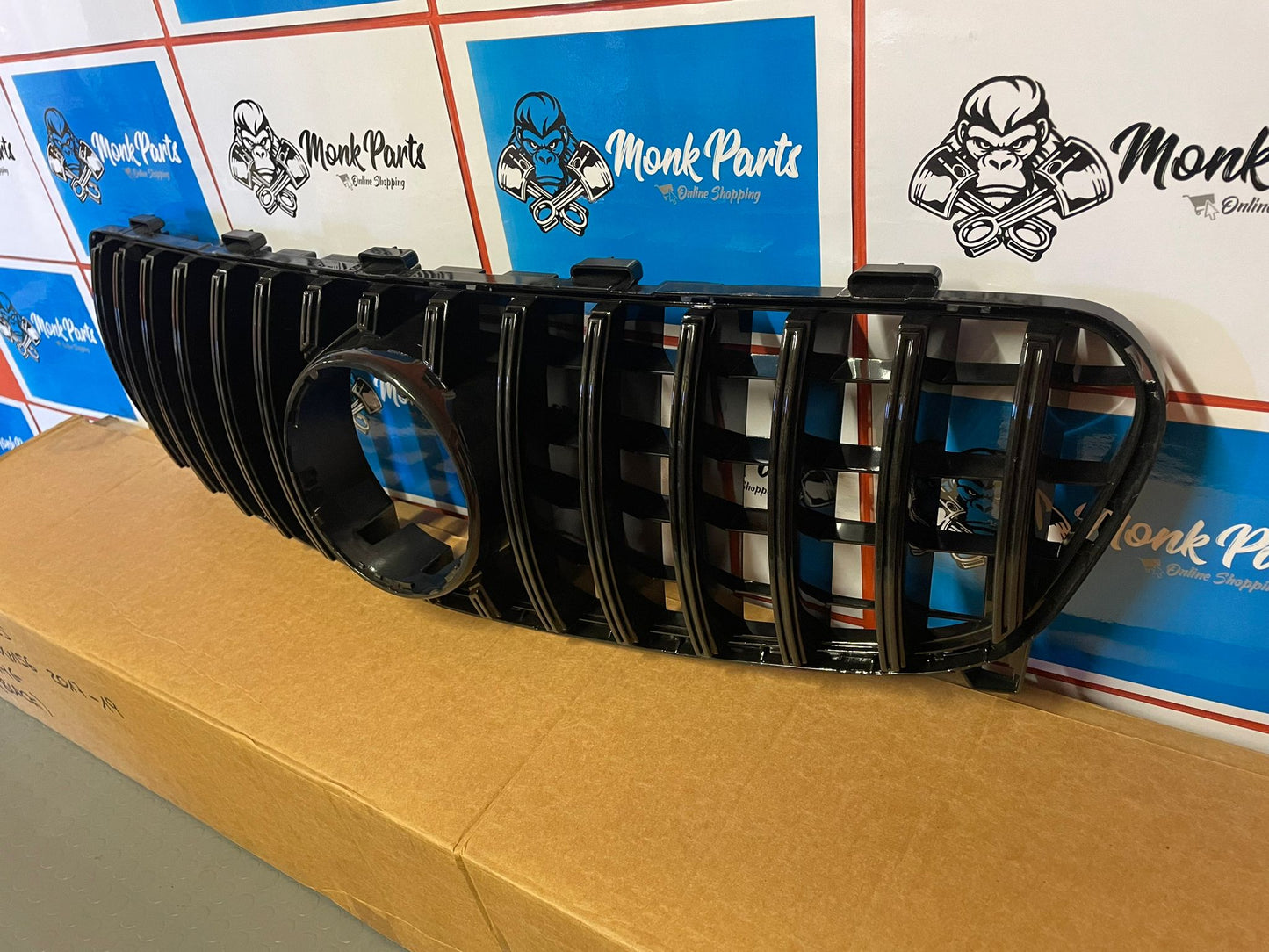 Parrilla delantera MERCDES GLA AMG W156 Negra , NUEVA