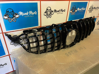 Parrilla delantera MERCEDES C AMG W205 Negra , NUEVA