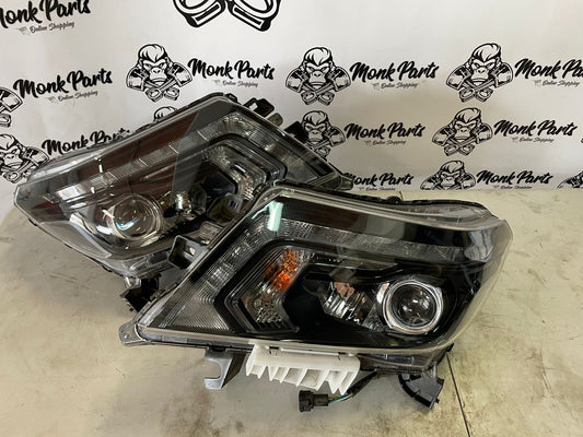 Faros delanteros led NISSAN NP300 NAVARA Originales , Seminuevos (precio unidad)