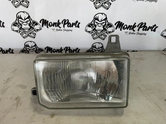 Faro delantero izquierdo NISSAN TERRANO I 1