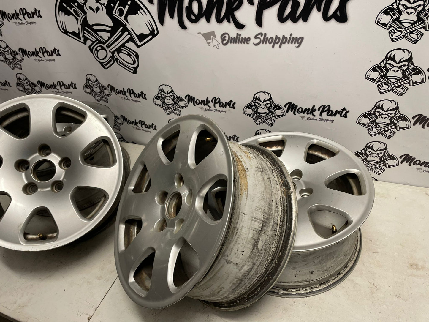 Llantas AUDI A4 B6 15'' Originales 7X15 ET39 8E0601025