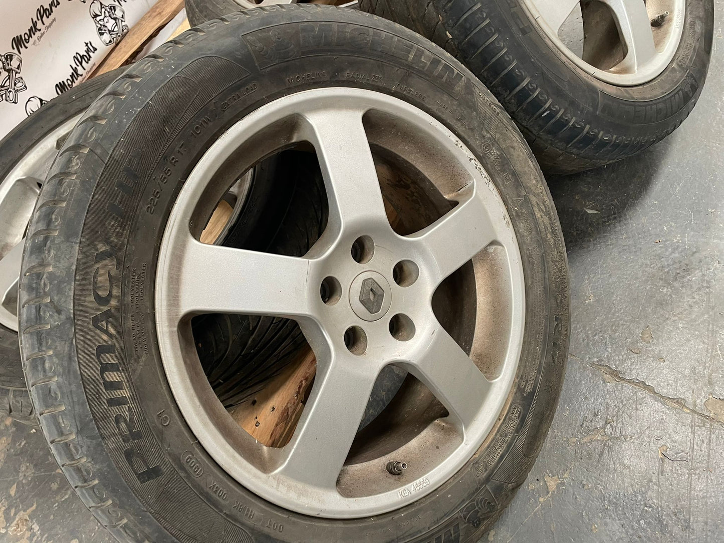 Llantas con neumático RENAULT ESPACE 3.0 V6 3.0 17'' 7X17 ET45 225/55 R17