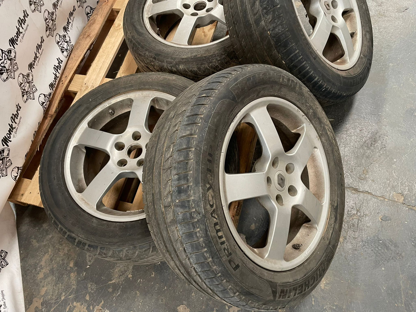 Llantas con neumático RENAULT ESPACE 3.0 V6 3.0 17'' 7X17 ET45 225/55 R17