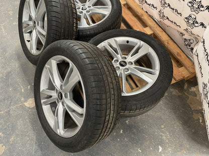 Llantas con neumático AUDI Q3 Q5 19'' Originales 7X19 ET43 235/50 R19