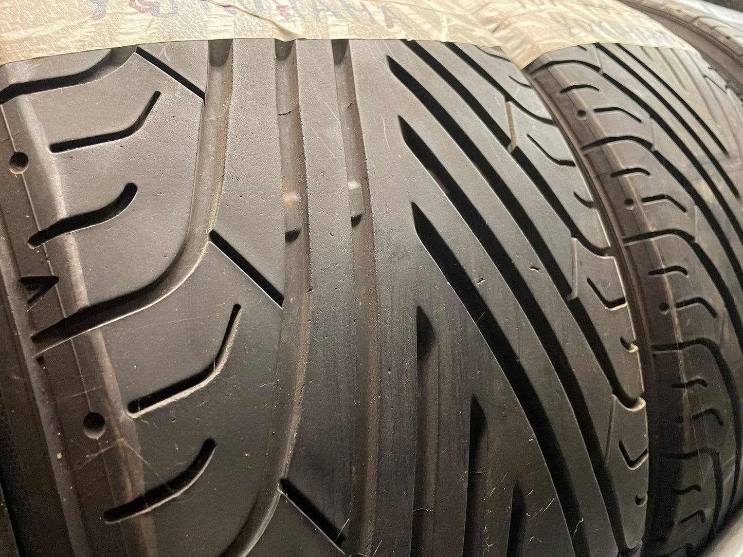 2 Neumaticos 255/40 R19 96Y YOKOHAMA AVS SPORT 60%