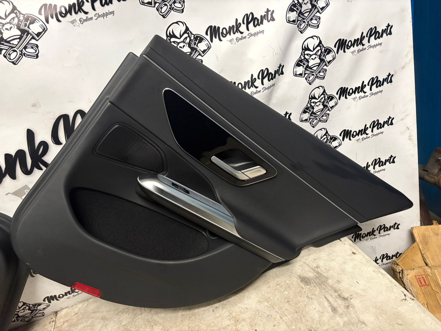 Paneles de puerta traseros MERCEDES E W214 , Seminuevos (precio unidad)
