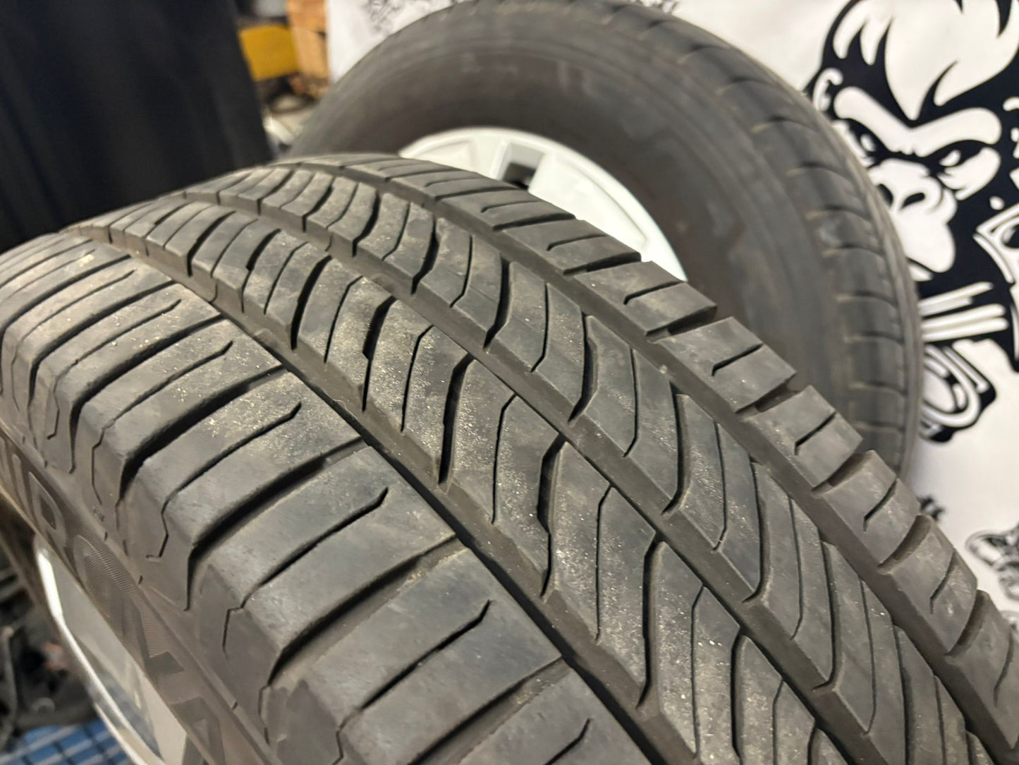 Llantas con neumatico VOLKSWAGEN TRANSPORTER 16'' 215/65 R16C 109-107T