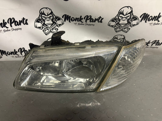 Faro delantero izquierdo NISSAN ALMERA N16
