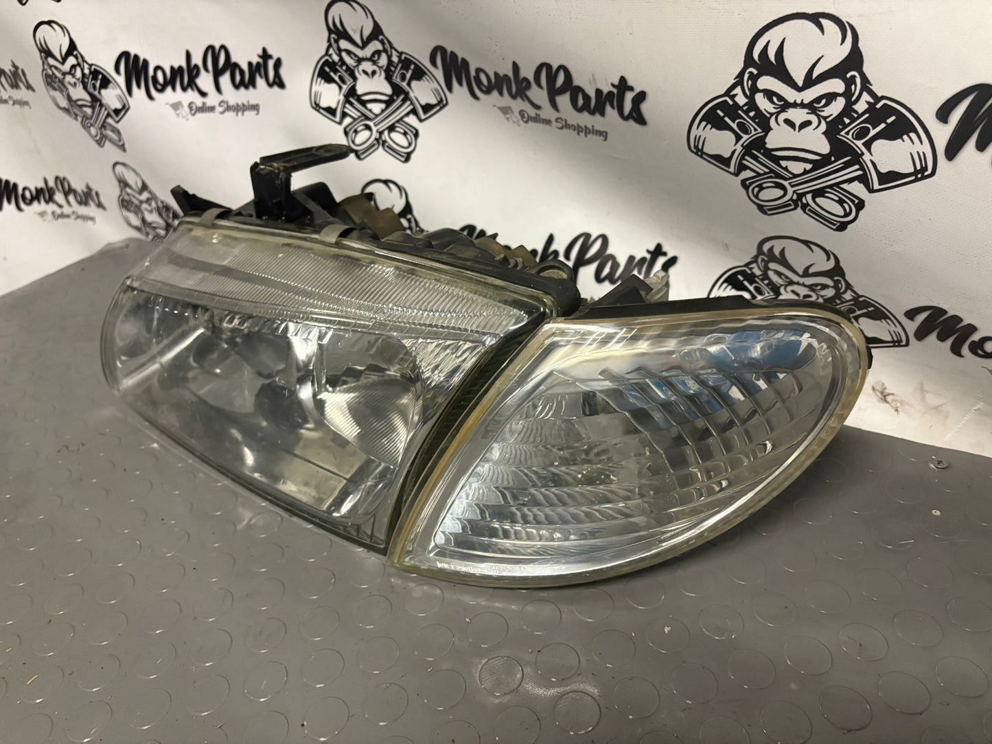 Faro delantero izquierdo NISSAN ALMERA N16