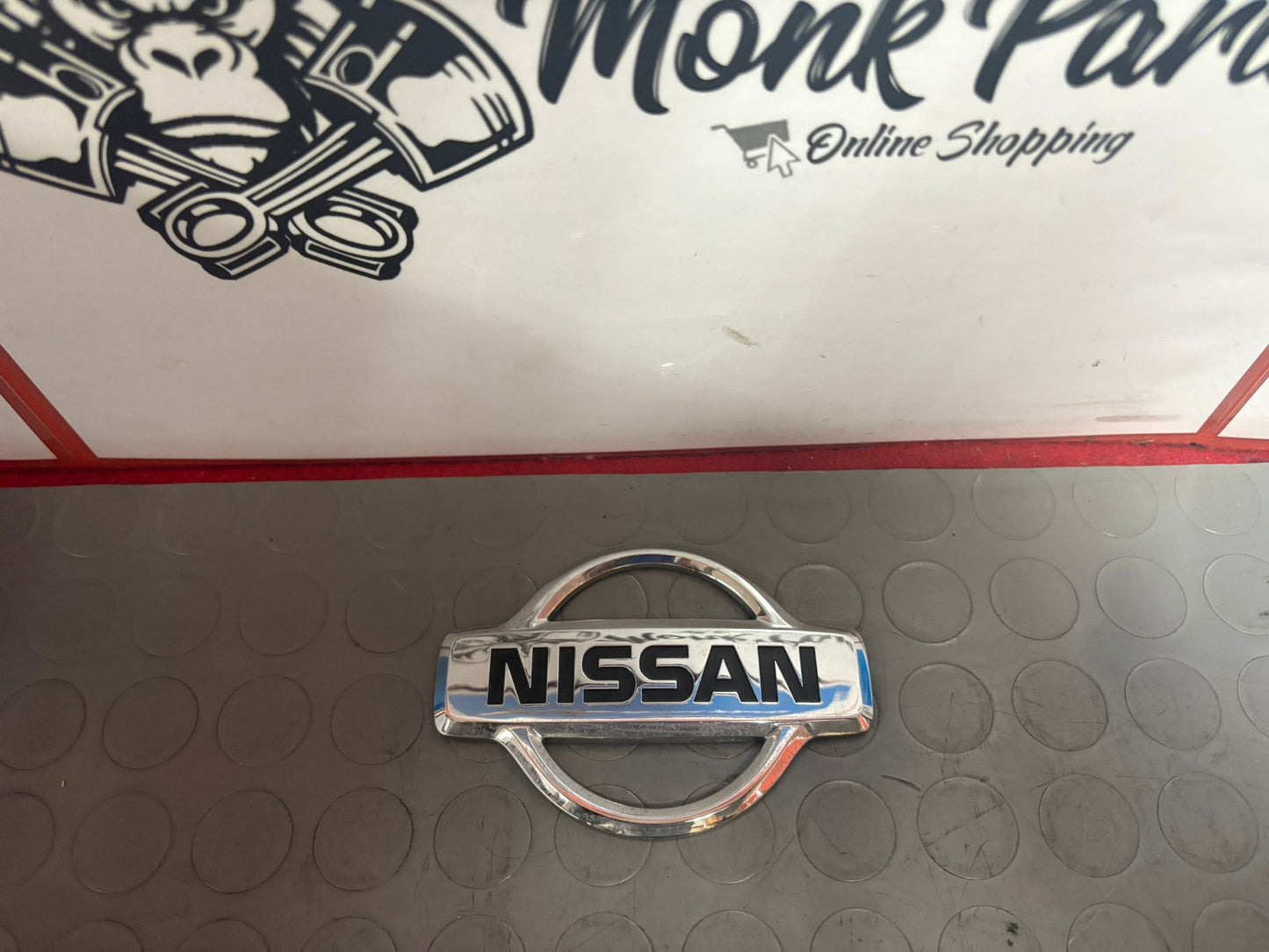 Insignia delantera NISSAN TERRANO II 2 Original
