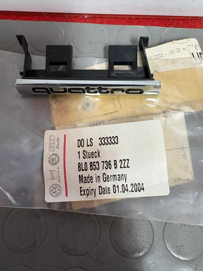 Emblema parrilla quattro AUDI A3 S3 8L 8L0853736B Original , NUEVO