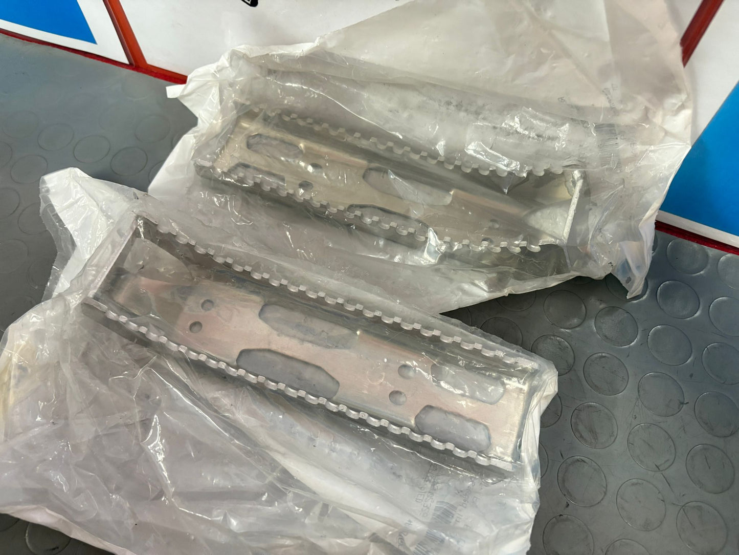 Apoyapié CAN-AM RENEGADE 705002326 , NUEVO (precio unidad)